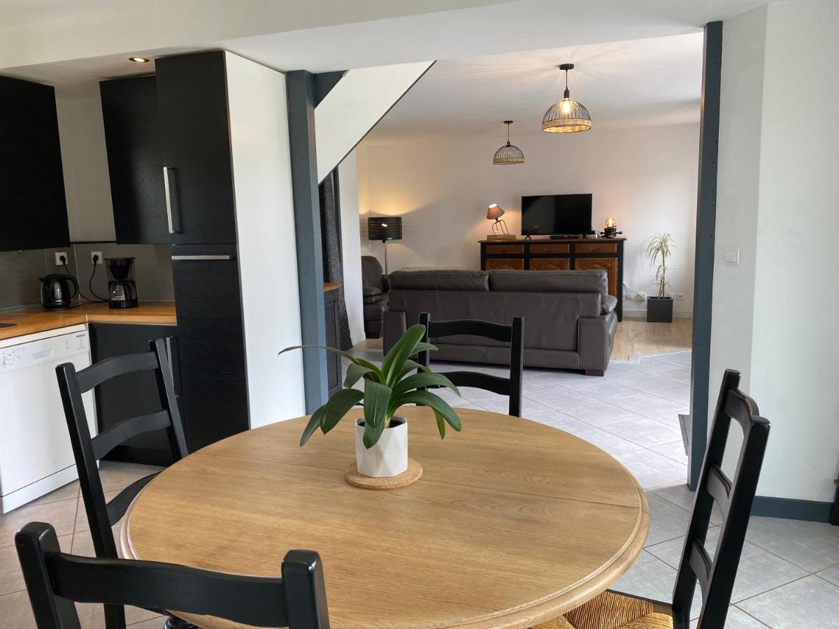 Petite Maison Dans La Prairie La Pellerine  Exteriör bild